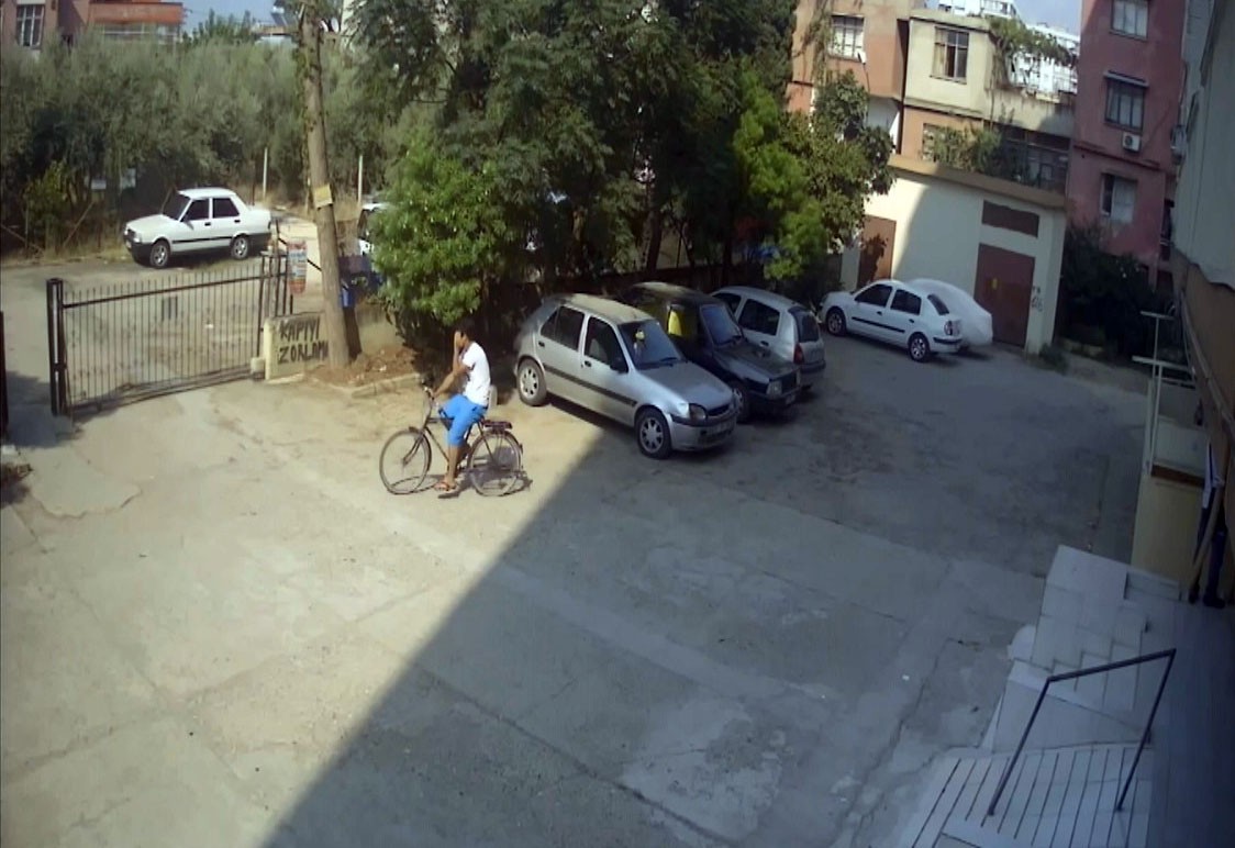 Bisiklet hırsızını dövmeleri ele verdi